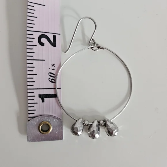 Silver(tone) Hoops With Tear Drop Beads - Picture 8 of 9